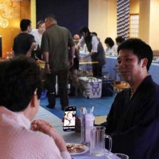 根室別院で坊主ＢＡＲ、市民がお酒片手に僧侶と語り合う【根室】(2024-09-18)