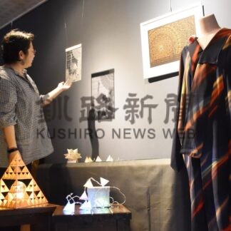 切り絵と光で「和」表現　かしおようこさん個展【釧路市】(2024-09-21)