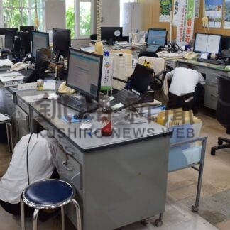 地震、机の下へ 身を守れ　全道一斉「シェイクアウト」【釧路市】(2024-09-07)