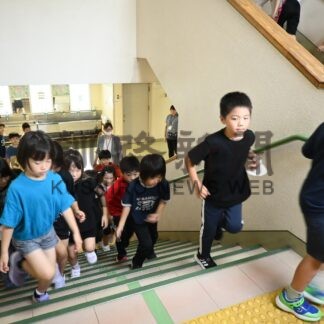 災害時の避難方法など学ぶ　住民も参加、釧青葉小で一日防災学校【釧路市】(2024-09-03)