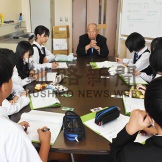 返還運動の後継者育成へ　柏陵中生、元島民と座談会【根室】(2024-09-26)