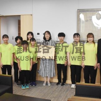 筑西ペアー合唱団・古御堂代表に市が感謝状【根室】(2024-09-04)