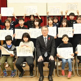 町民憲章書道展 ３３点入選 　小中生ら表彰【厚岸】(2024-10-28)