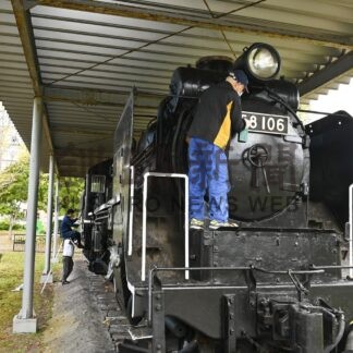 ＳＬ１０６号機きれいに　保存会が周辺清掃【釧路市】(2024-10-11)