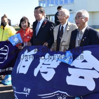 「北方墓参再開、一日も早く」　伊東担当相、納沙布岬から四島視察【根室】(2024-10-16)