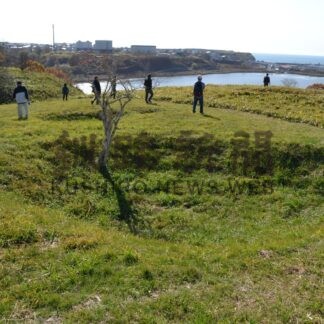 擦文人に思いはせ　春採台地竪穴群で見学会【釧路市】(2024-11-01)