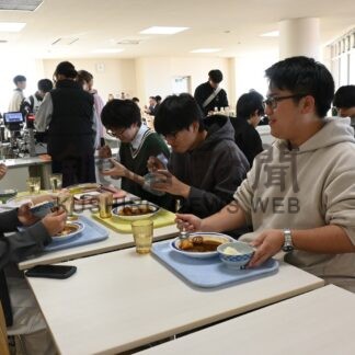 鶴居産牛シチューに舌鼓　釧公大学食で限定メニュー【釧路市】(2024-10-22)