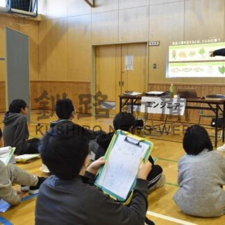 昭和小児童、ジョブカフェで仕事の魅力学ぶ【釧路市】(2024-10-08)