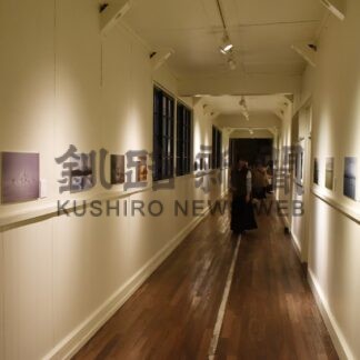 道東在住の５人、自然や日常活写　旧中虹別小で作品展【標茶】(2024-10-16)