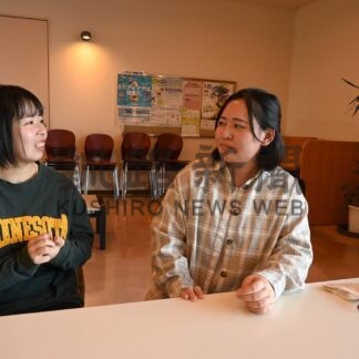 衆院選託す一票⑤　釧路公立大学経済学科４年　照井菜々珠さん、経営学科４年　友善みはるさん　公共交通、学び場の充実を【2024衆院選】(2024-10-23)