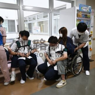 患者誘導し初動態勢確認　釧路孝仁会記念病院で津波想定し災害訓練【釧路市】(2024-10-23)