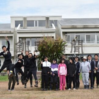 幌呂中で最後のタンチョウ用デントコーン収穫とニオ作り　今年度で閉校【鶴居】(2024-10-10)