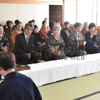 和やかに薄茶楽しむ　表千家同門会釧路支部が市民茶会【釧路市】(2024-10-14)