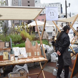 中心部ににぎわい創出　駅前広場で社会実験【釧路市】(2024-10-28)
