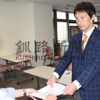 全校にレプリコンワクチン資料配布を　木村市議、市に要望【釧路市】(2024-10-08)