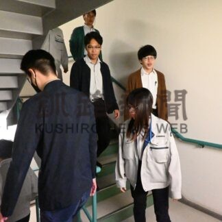 火災発生時の動き確認　合同庁舎の職員、防災訓練【釧路市】(2024-10-17)