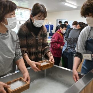 音別の魅力再確認　バスツアーで紙すきなど体験【釧路市】(2024-11-09)