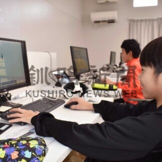 仮想空間体験楽しい　上風連小児童学ぶ【中標津】(2024-11-25)