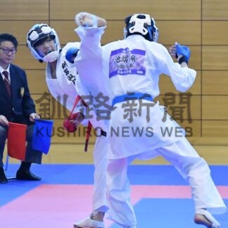 伊藤（釧工１年）形、組手２冠　高校空手釧根支部【釧路市】(2024-11-26)