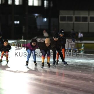 氷の感触久しぶり　柳町スケート場１４日オープン【釧路市】(2024-11-14)