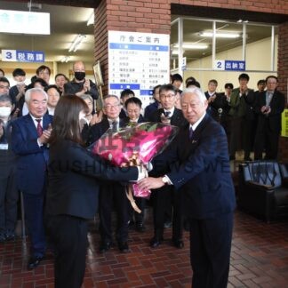 德永町長が初登庁　７期目の任期スタート【弟子屈】(2024-11-12)