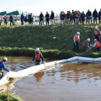 釧路川 油類流出事故に備え　流域自治体らが拡散防止訓練【釧路市】(2024-11-07)