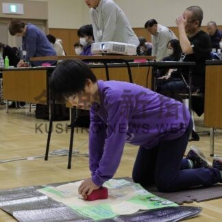 防災士目指し研修　養成講座、小学３年も挑戦【根室】(2024-11-24)