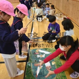 ゲームや工作楽しむ　昭和小とわかばフレンドようちえんが交流【釧路市】(2024-11-26)