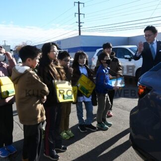 自動車業界の知識学ぶ　新陽小課外授業で児童が釧路スバル訪問【釧路市】(2024-11-23)