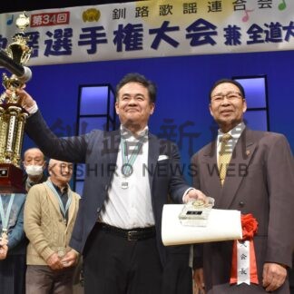 佐藤さん 釧路歌謡大会V　のど自慢６５人頂点競う【釧路市】(2024-12-01)