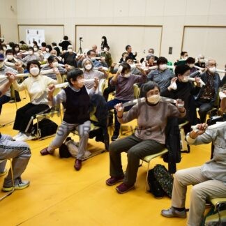 健康維持へ 体操実践　高齢者向けに介護予防講座【釧路市】(2024-11-12)