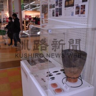 釧路の縄文〝ちょい見せ〟　博物館がサテライト展示【釧路市】(2024-11-02)