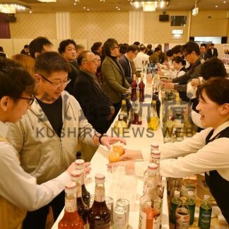 色とりどりカクテル堪能　釧路でチャリティーフェス【釧路市】(2024-11-22)