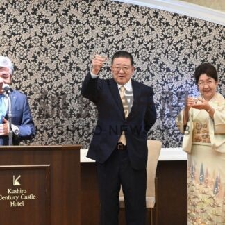 栗林さん「郷土発展へ尽力」　市民貢献賞受賞で祝う会【釧路市】(2024-11-15)