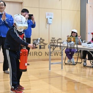 最新ＡＲで消火体験　西消防署白糠支署で初の防災教室【白糠】(2024-11-09)