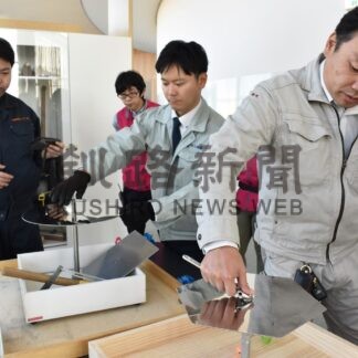 遊学館の展示物補修、金属加工技術生かす　釧路鉄工協会青年部【釧路市】(2024-11-24)