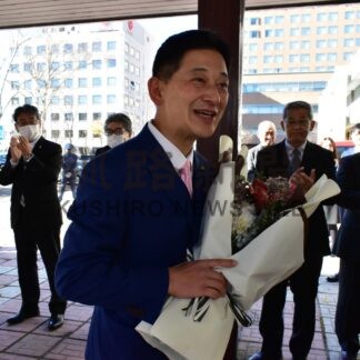 鶴間市長が初登庁　駅高架化は再検討へ【釧路市】(2024-11-06)