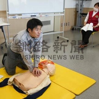ＡＥＤの使い方学ぶ　家防員西地域協【釧路市】(2024-11-16)
