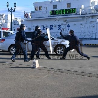 テロ想定し合同訓練　釧路港、警察など各機関連携確認【釧路市】(2024-11-26)