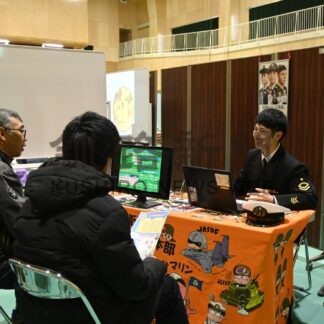 自衛隊の業務や装備を説明会で体験、理解　釧路出張所【釧路町】(2024-11-29)