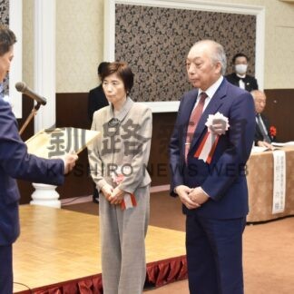 技能功労者らたたえる　釧路市合同表彰式【釧路市】(2024-11-26)