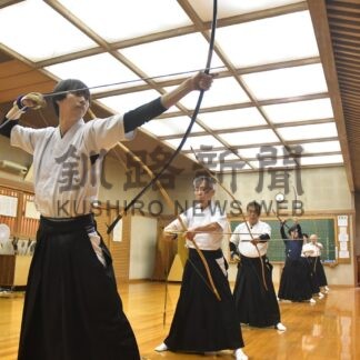 個人、団体戦で熱戦　弓道秋季大会【釧路市】(2024-11-19)