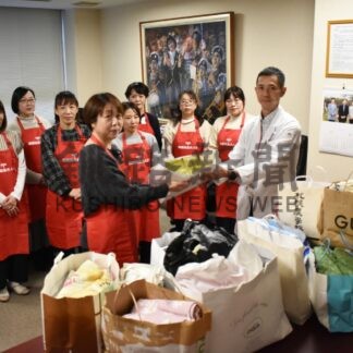 赤十字病院に古布を寄贈　中部会郵便局長夫人会【釧路市】(2024-12-01)