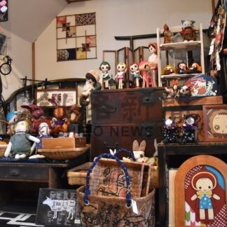 手作り和雑貨を展示　和カフェ・スロ兎、中野さん作品２００点超【釧路市】(2024-12-11)