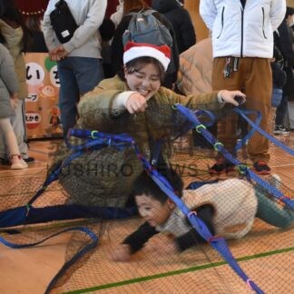 体動かし未就学児元気いっぱい　釧路短大でＫＪＣランド【釧路市】(2024-12-15)