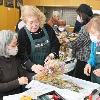 ドライフラワーで壁飾り　スワッグ作り講習会　釧路花くらぶ【釧路市】(2024-12-13)