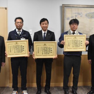 根室市が建設会社３社に感謝状【根室】(2024-12-04)