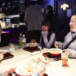 「ラーメンうまい」「ビンゴ楽しい」　飲食店が中学生のＸマスパーティー企画【根室】(2024-12-24)