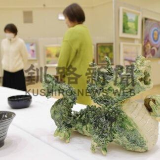 絵画や書道 力作１０８点　根室で管内総合芸術展始まる【根室】(2024-12-07)