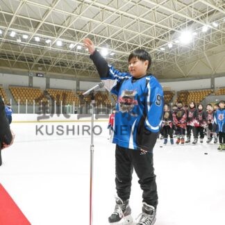 アイホ小学低学年と３年以上熱戦　スポ財カップ開幕【釧路市】(2024-12-15)